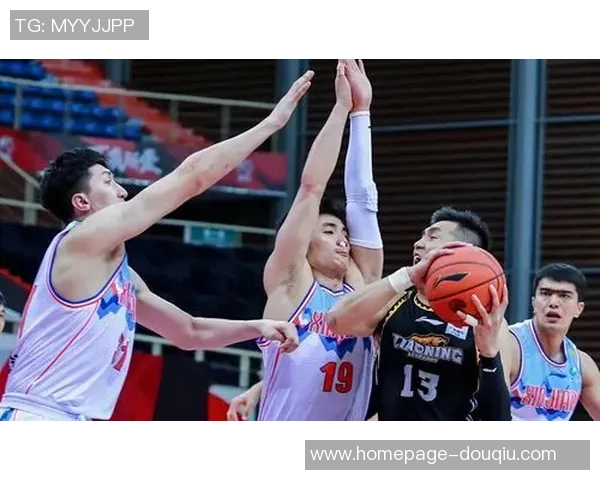 克罗地亚男篮与活塞队的精彩对决展现篮球魅力与团队精神 克罗地亚男篮与活塞队的精彩对决展现篮球魅力与团队精神