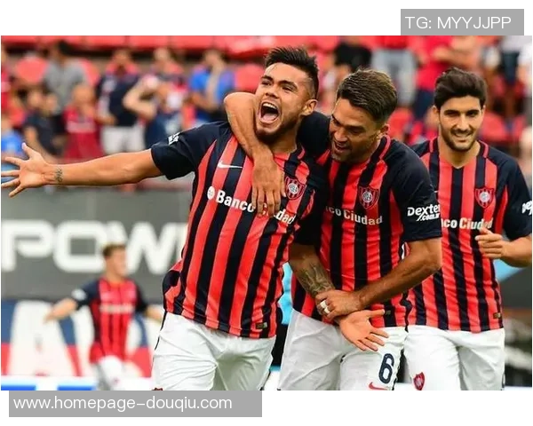 图库曼竞技与自由队激战正酣谁能在这场对决中笑到最后